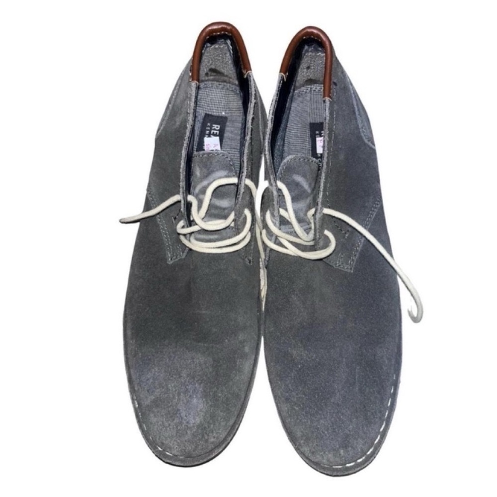 Men’s Kenneth Cole Leather Grey Suede Chukka Boot
Color Desert Wind Size 9.5